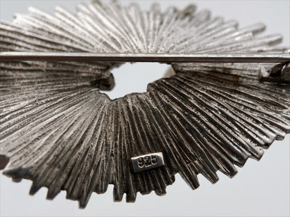 Modernistinė sidabro sagė