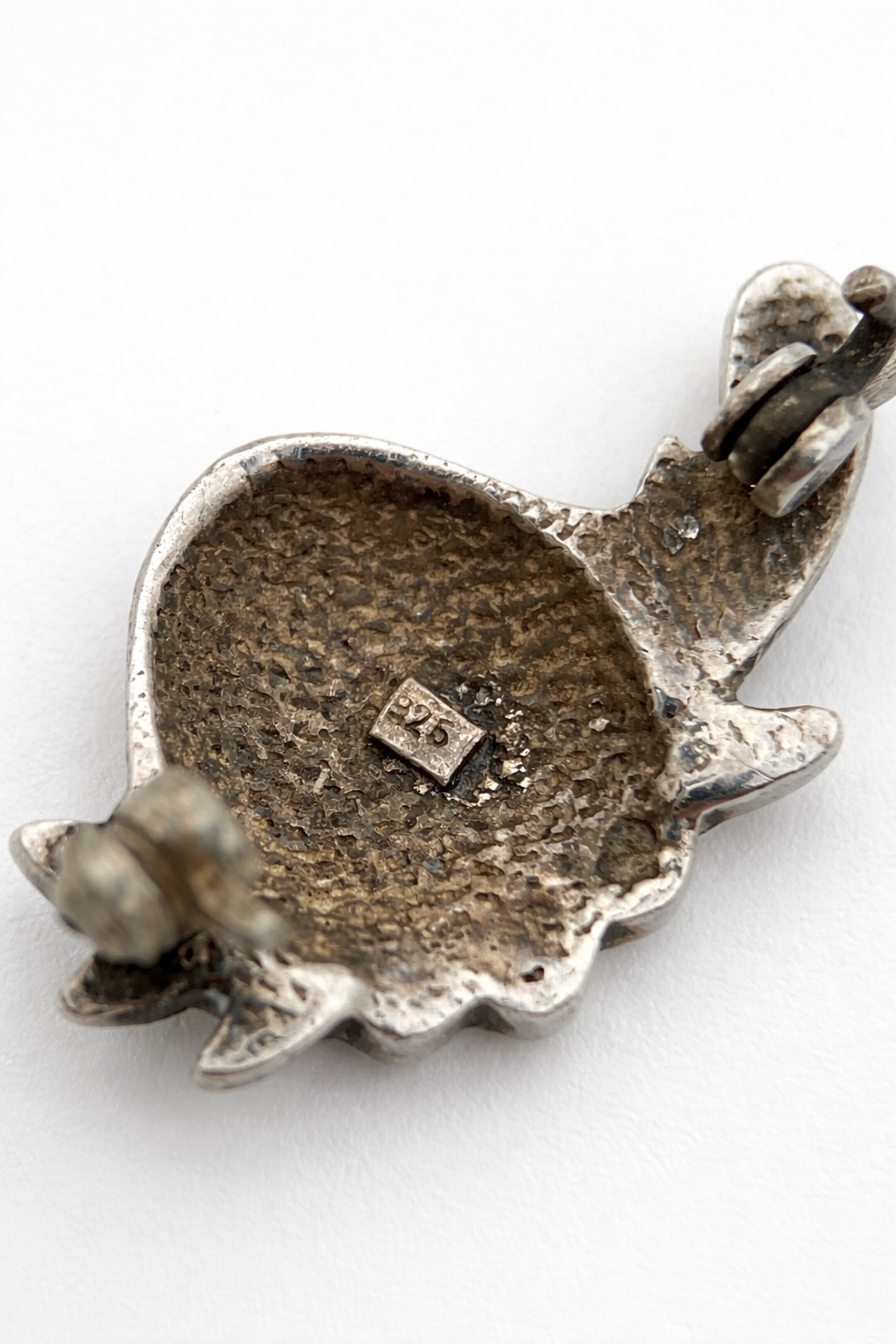 Sidabro sagė su markazitais