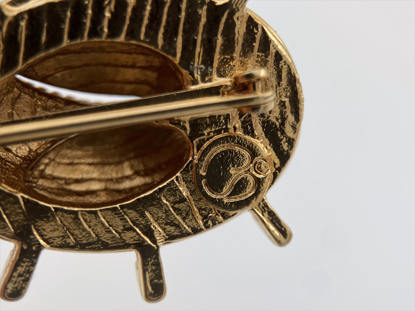 “St. John” paauksuota sagė