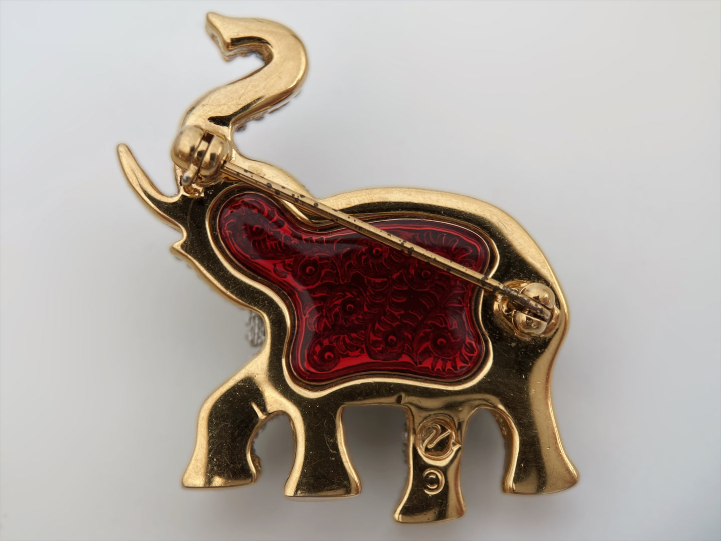 “Swarovski” paauksuota sagė