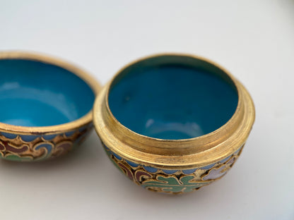Vintažinė “cloisonné” emalio dėžutė su dangteliu
