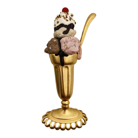 “Bob Mackie” sagė „Ice Cream Sundae“