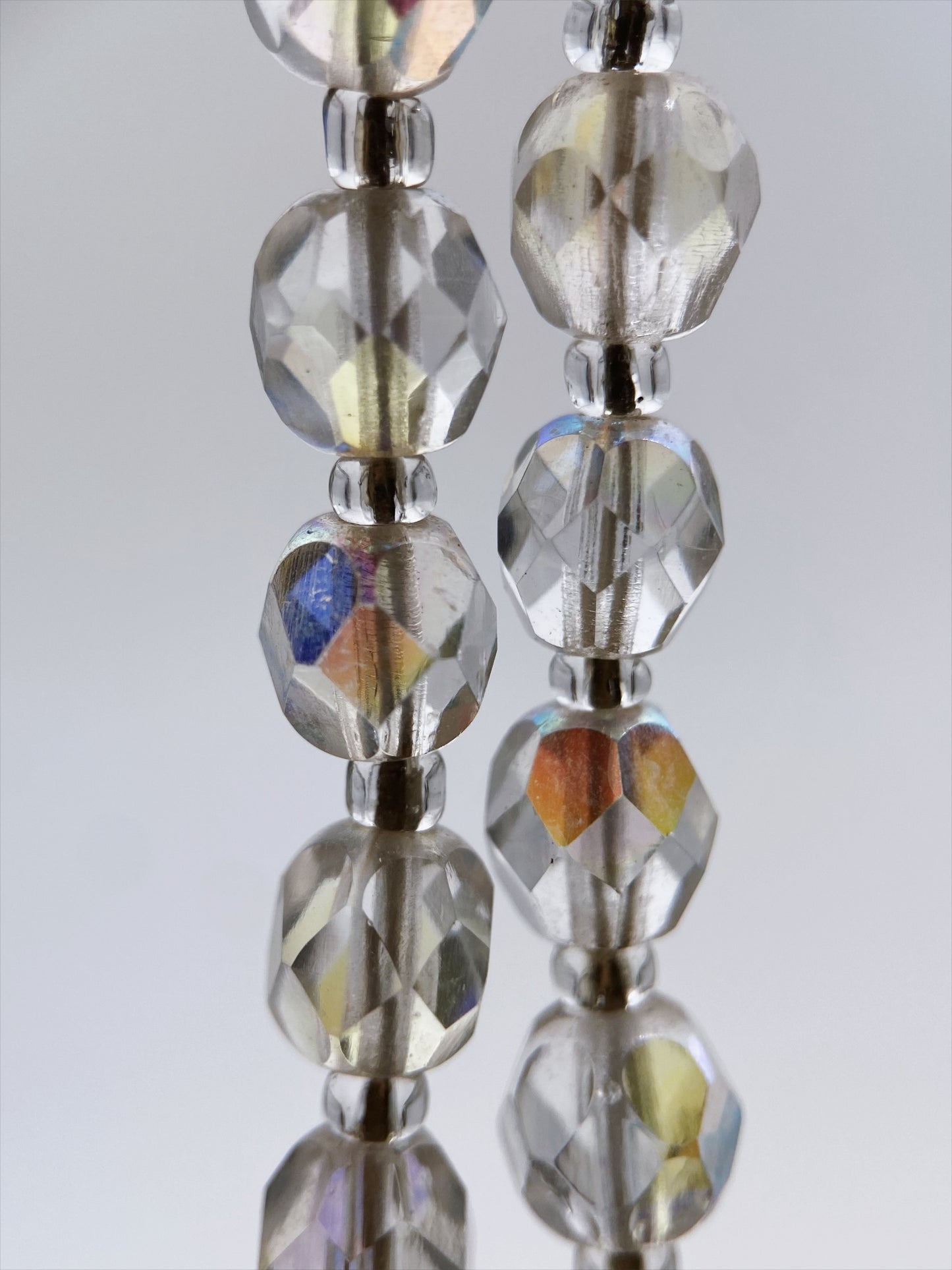 Retro vėrinys su Aurora Borealis stiklo karoliukais