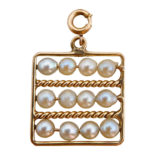 Retro aukso pakabukas su perlais