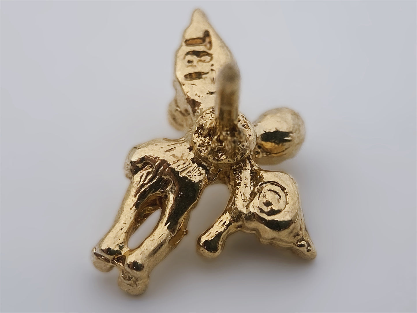 “Treasure & Trinkets” paauksuota sagė