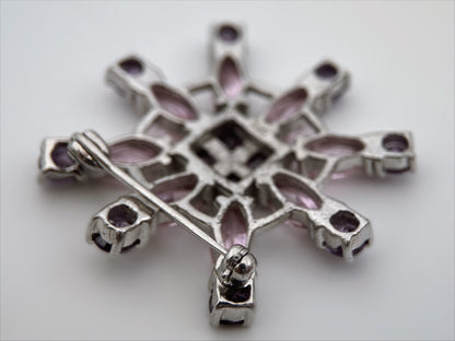 Sidabro sagė su kristalais