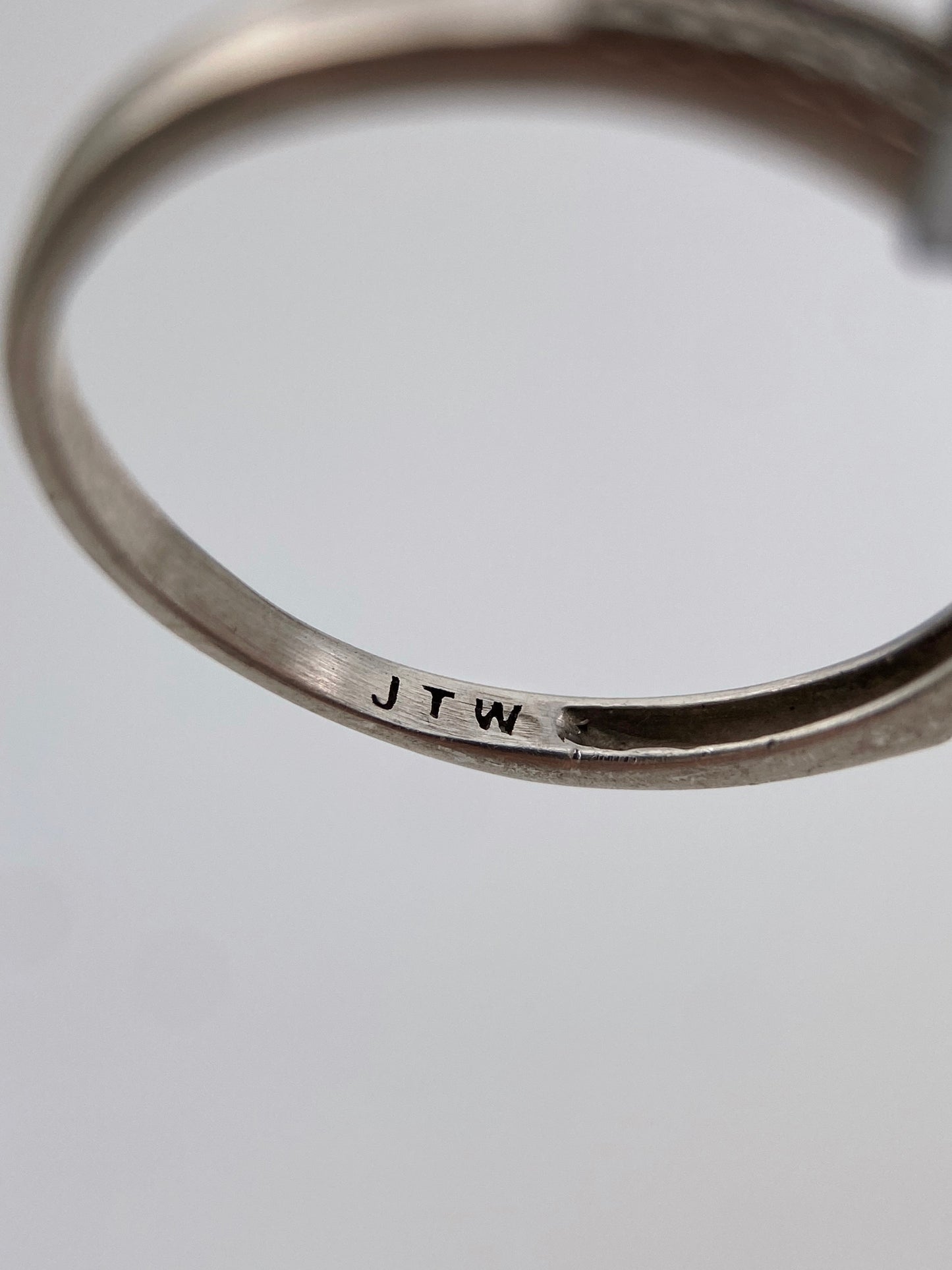 “JTW” sidabro žiedas