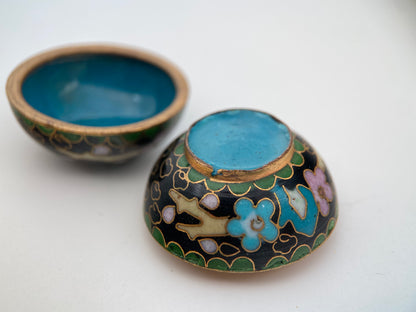 Miniatiūrinė vintažinė “cloisonné” emalio dėžutė