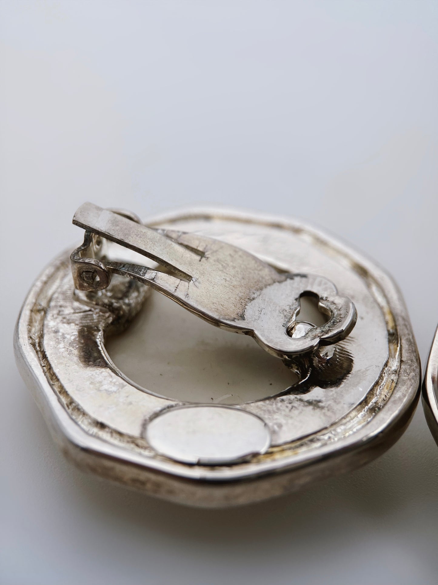 “Carol Dauplaise” auskarai klipsai