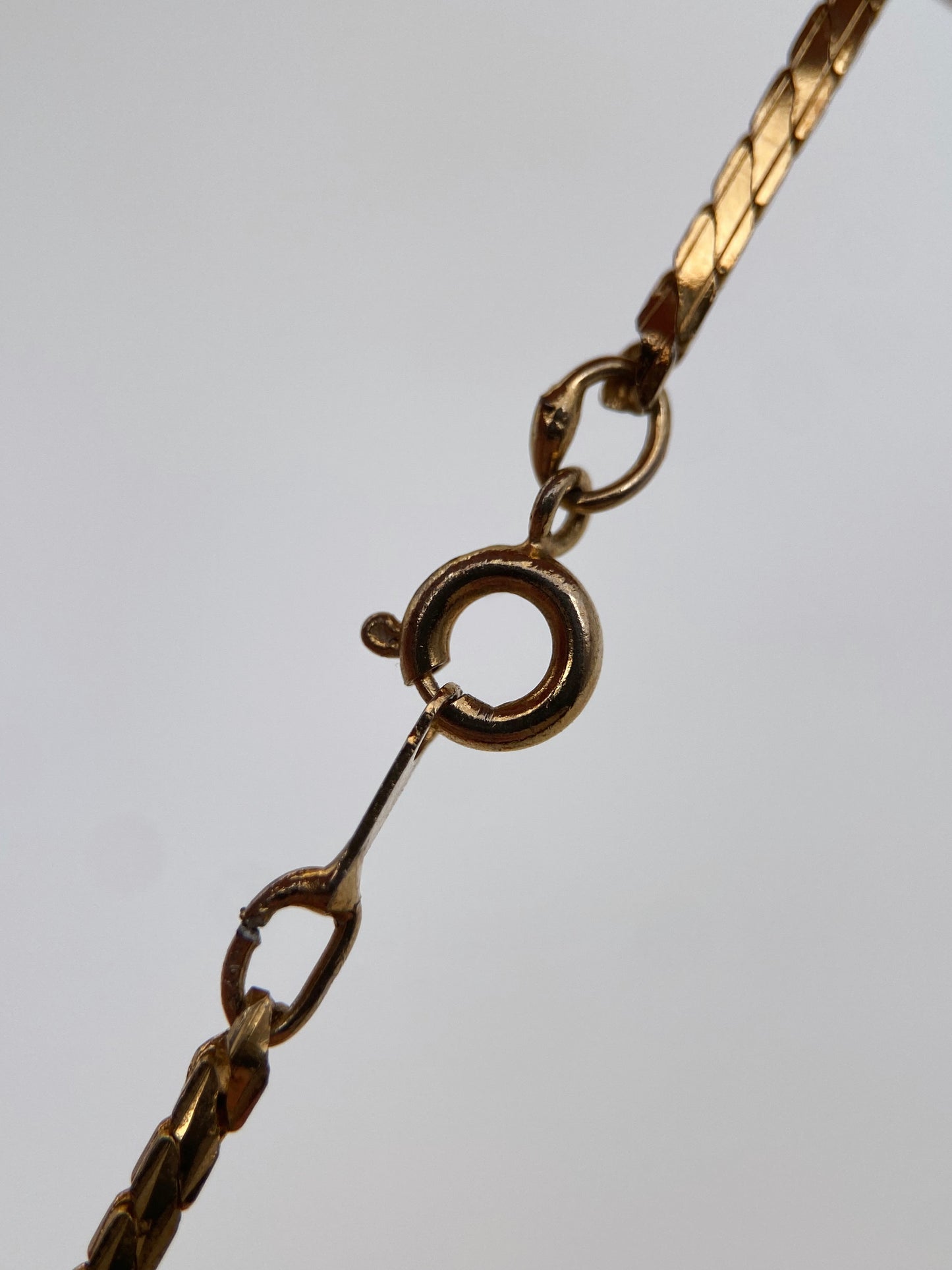 Vėrinys su “Sphinx” stiklo pakabuku