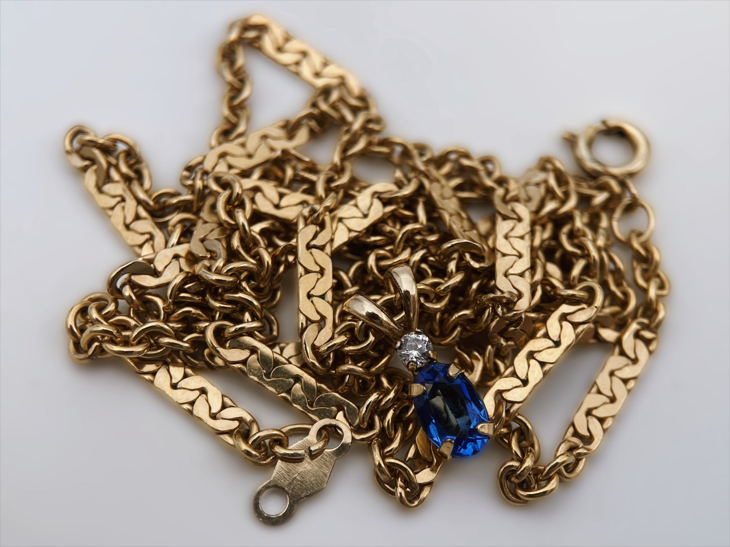 “Imperial Pearl Syndicate” paauksuotas vėrinys