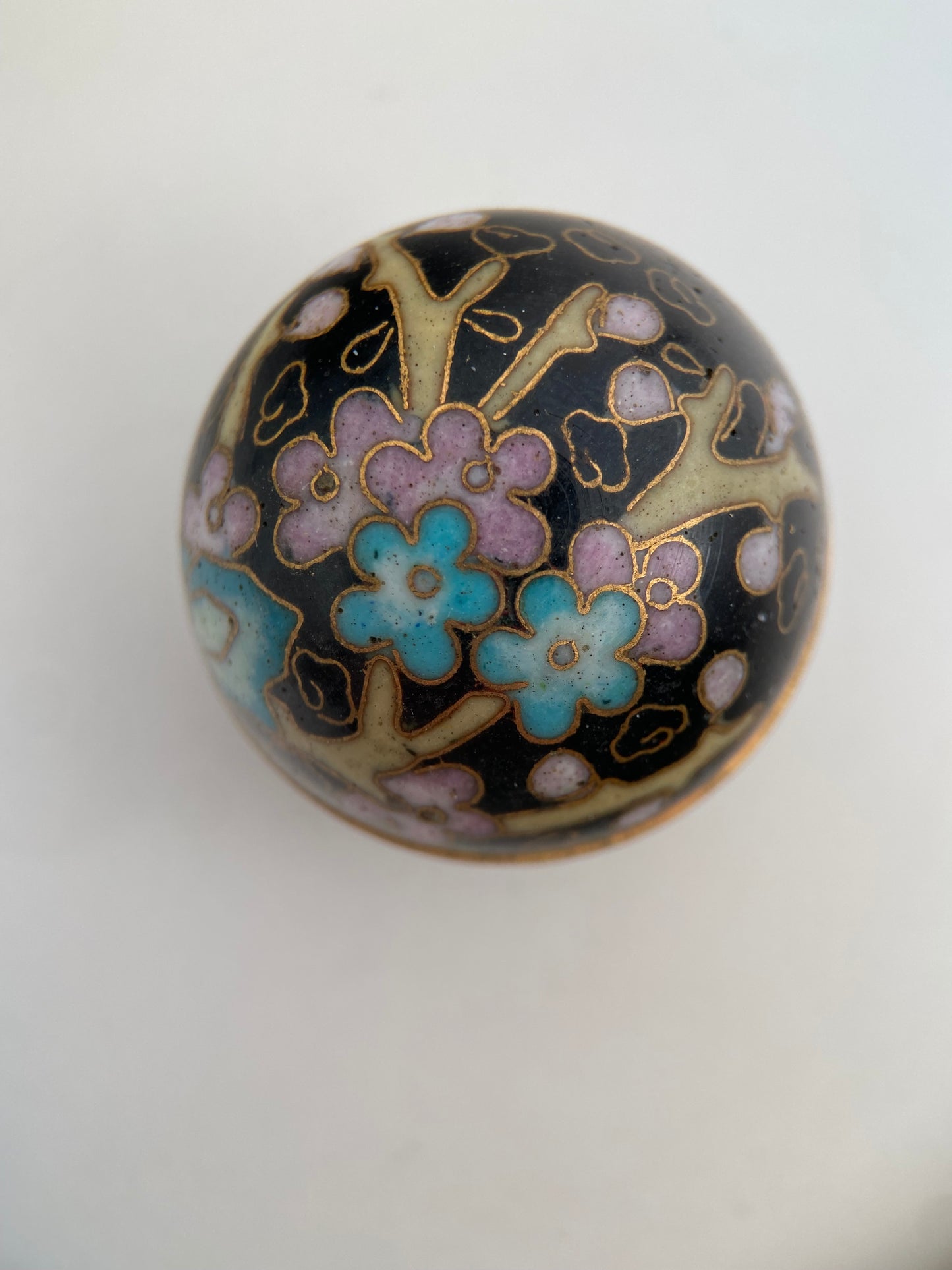 Miniatiūrinė vintažinė “cloisonné” emalio dėžutė