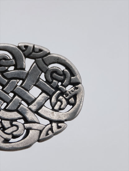 Retro vėrinys su sidabro pakabuku