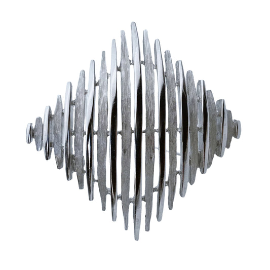 “Crown Trifari” sagė